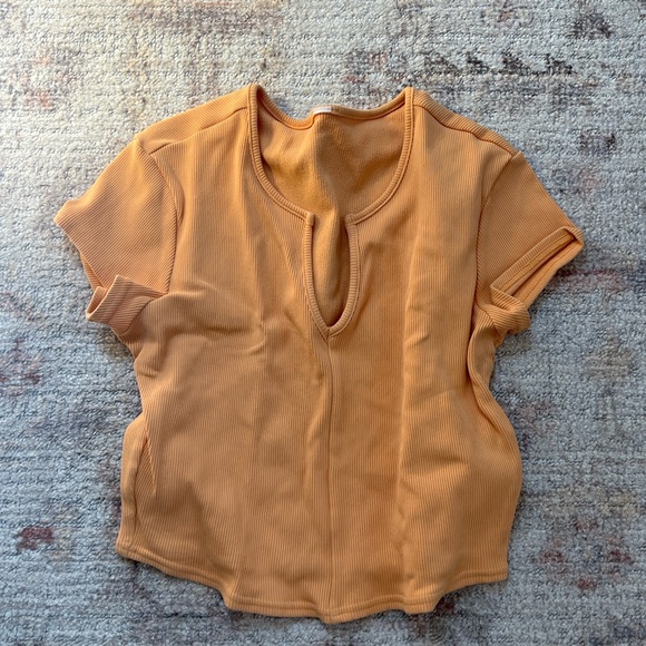 ALO Yoga Savvy Short Sleeve Rib Crop Top Size Small - Picture 2 of 5